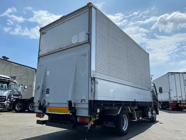 パーティを彩るご馳走や 日野 デュトロ 小型 ウイング ワイドロング BDG-XZU414M の中古 和書