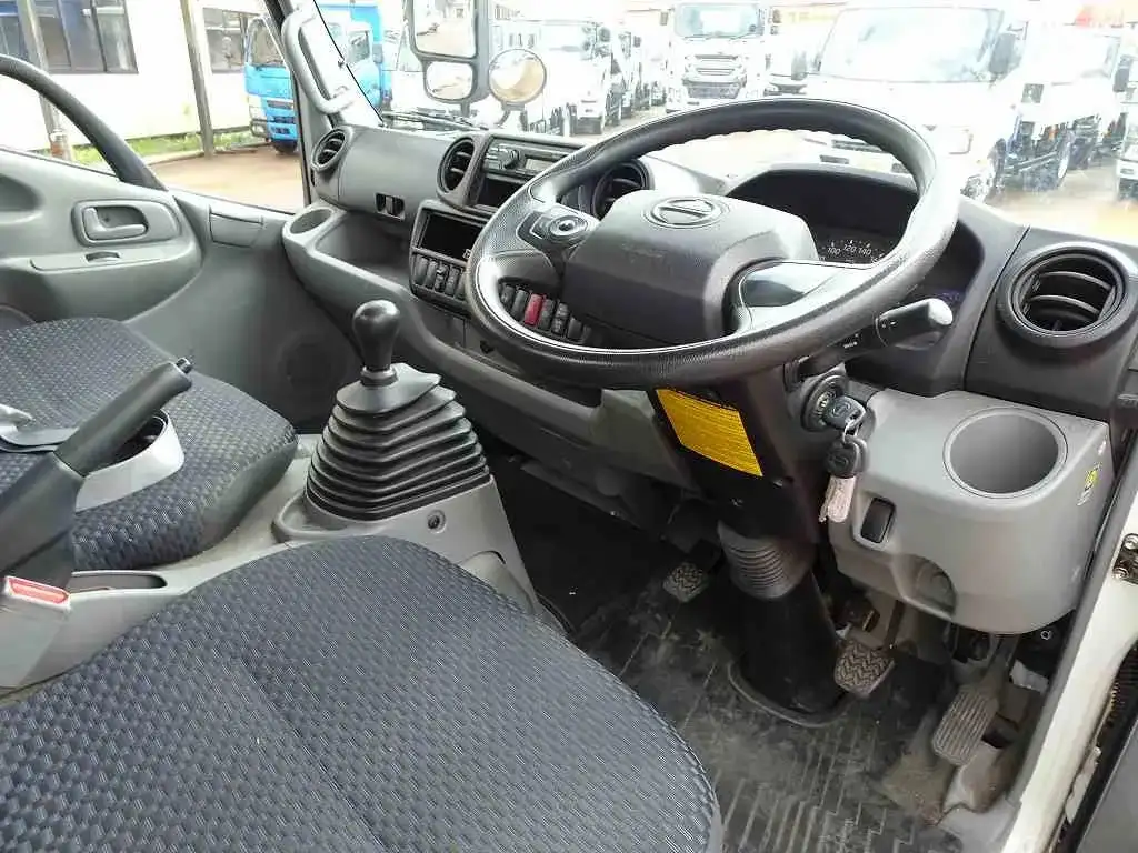 日野 デュトロ 小型 平ボディ 2RG-XZU645M H31/R1の中古トラック画像8