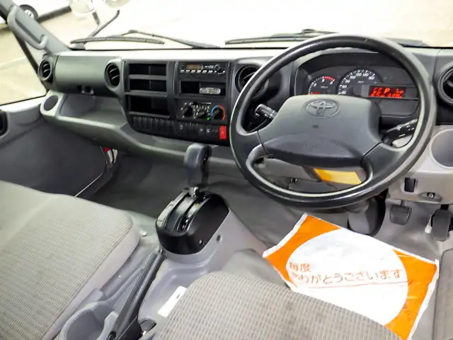 トヨタ ダイナ 小型 平ボディ TKG-XZU710 H26の中古トラック画像9