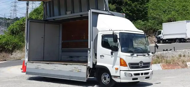 日野 レンジャー 中型/増トン ウイング TKG-FC9JHAA H27の中古トラック画像1