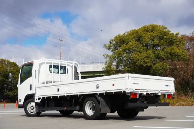 いすゞ エルフ 小型 平ボディ TKG-NNR85AR H26の中古トラック画像4