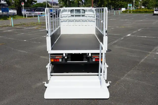 三菱 キャンター 小型 平ボディ パワーゲート 床鉄板の中古トラック画像8