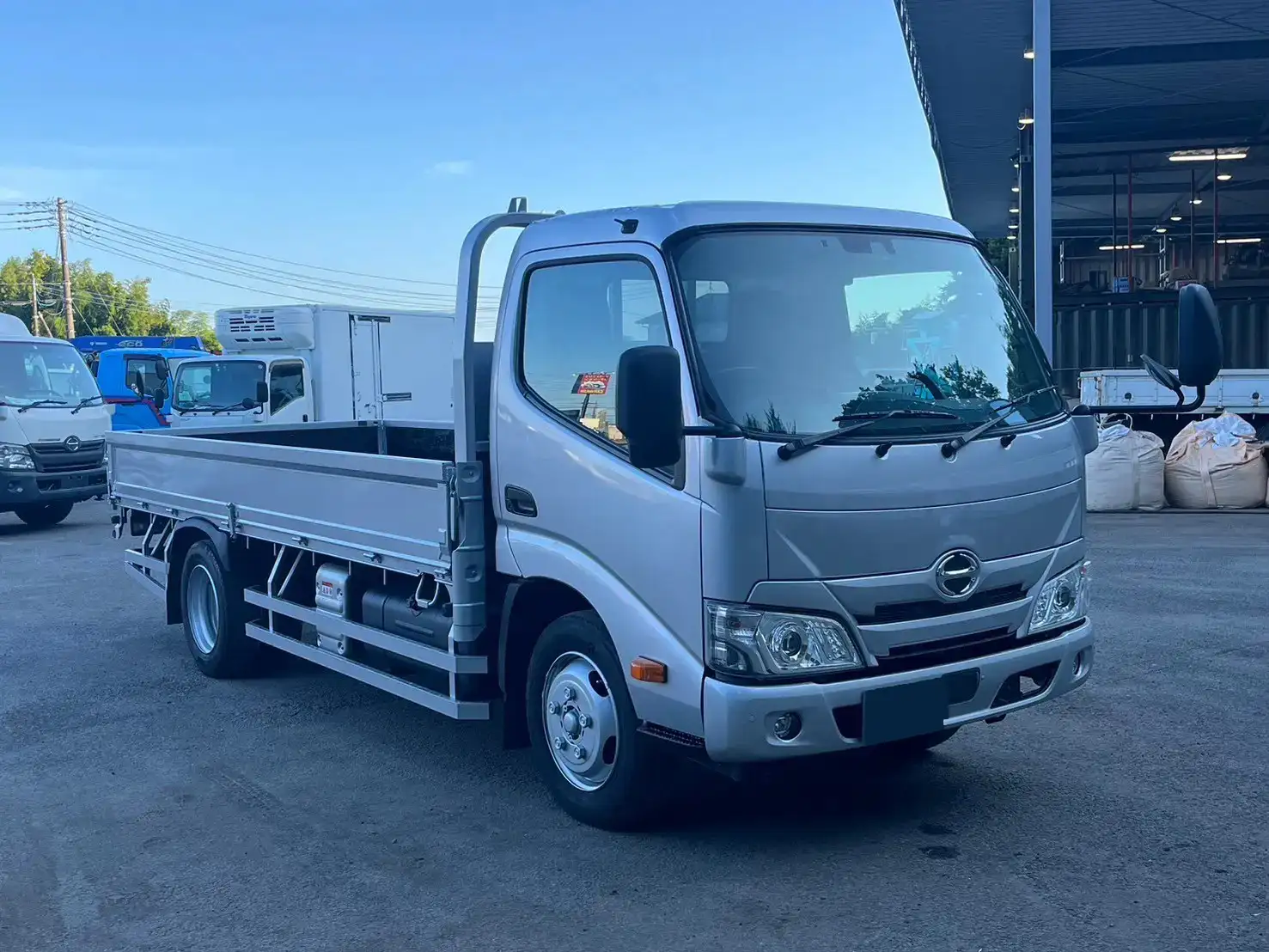 日野 デュトロ 小型 平ボディ 2RG-XZU655M R2の中古トラック画像2
