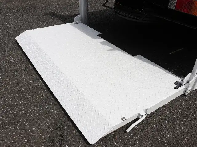 日産 アトラス 小型 平ボディ パワーゲート TKG-SZ5F24の中古トラック画像10