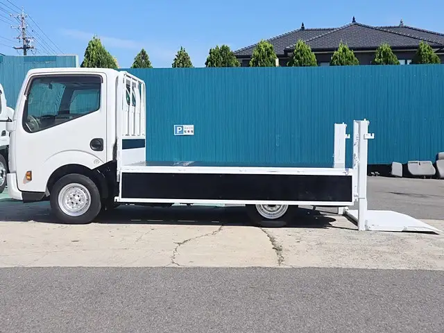 日産 アトラス 小型 平ボディ パワーゲート 床鉄板の中古トラック画像8