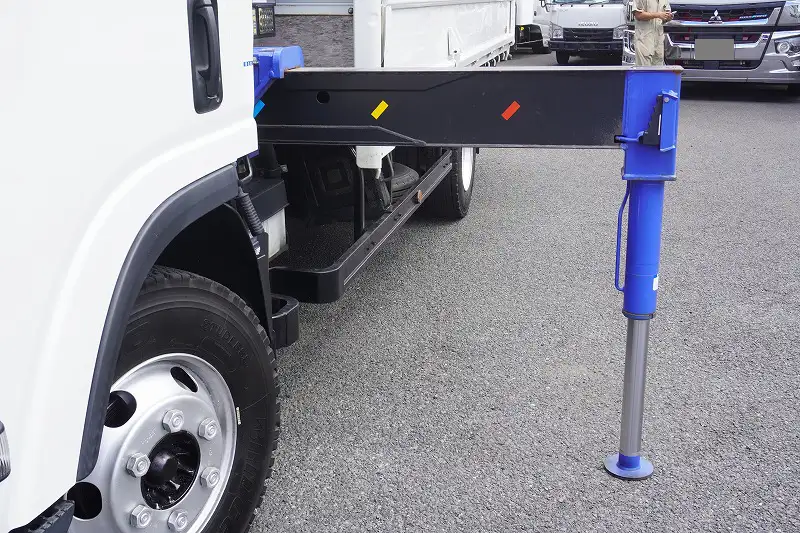 いすゞ エルフ 小型 クレーン付 6段 ラジコンの中古トラック画像10