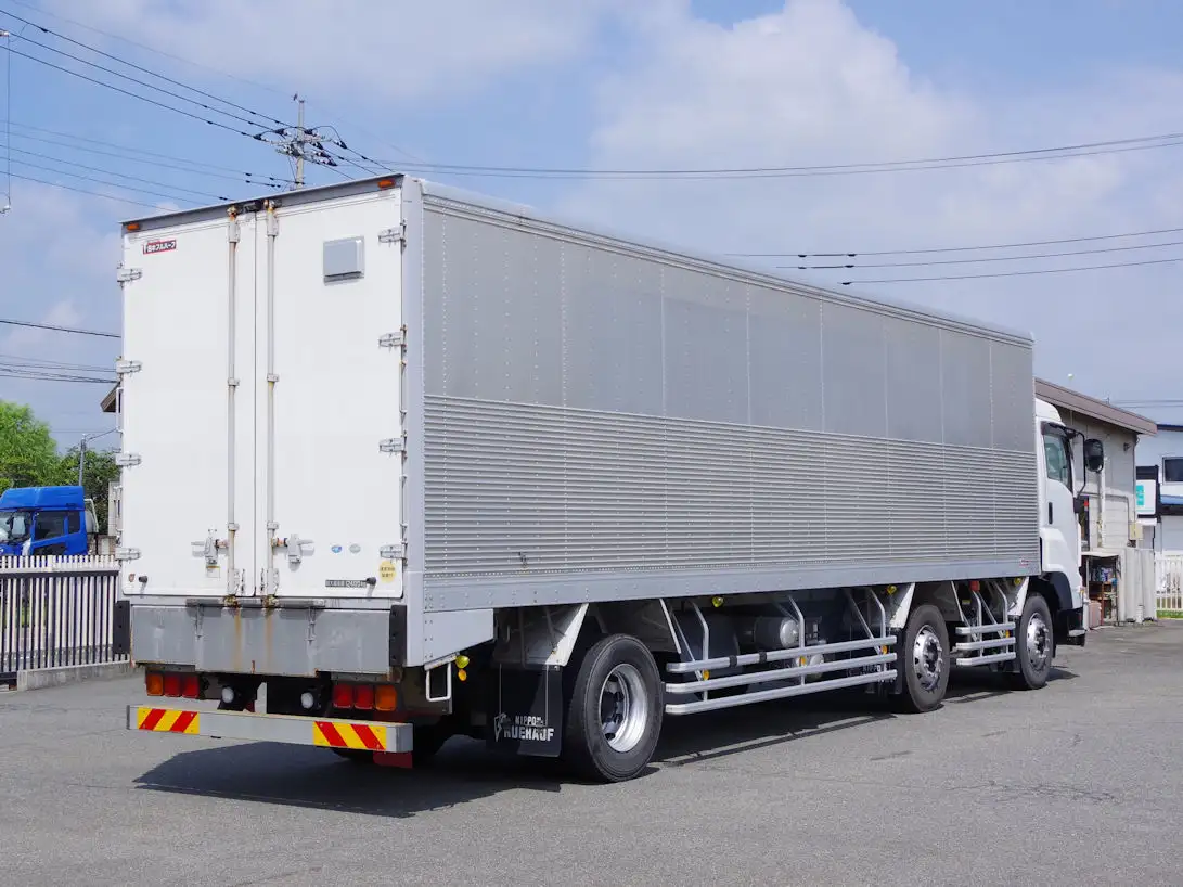 いすゞ ギガ 大型 アルミバン エアサス QKG-CYE77BZの中古トラック画像3