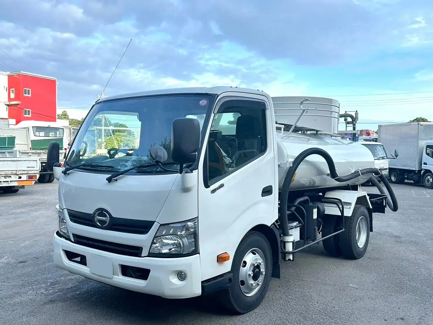 日野 デュトロ 小型 タンク車 バキューム TKG-XZU700Mの中古トラック画像1