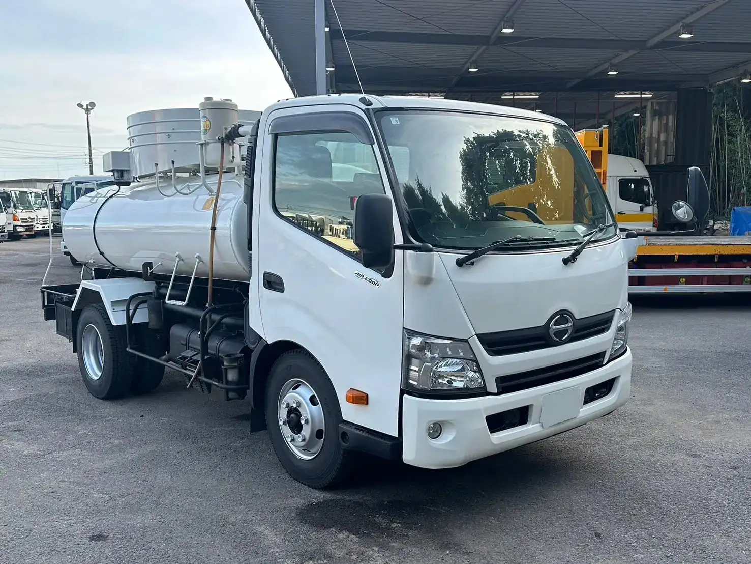 日野 デュトロ 小型 タンク車 バキューム TKG-XZU700Mの中古トラック画像2