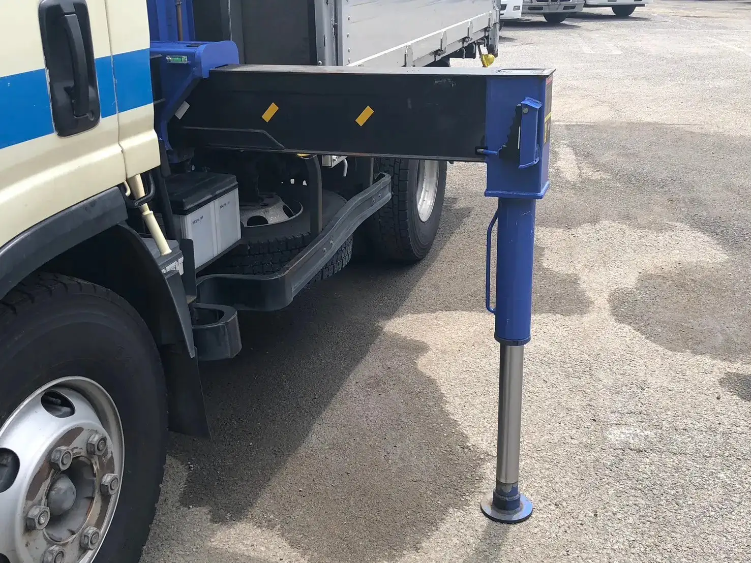 いすゞ エルフ 小型 クレーン付 アルミブロック 3段の中古トラック画像12