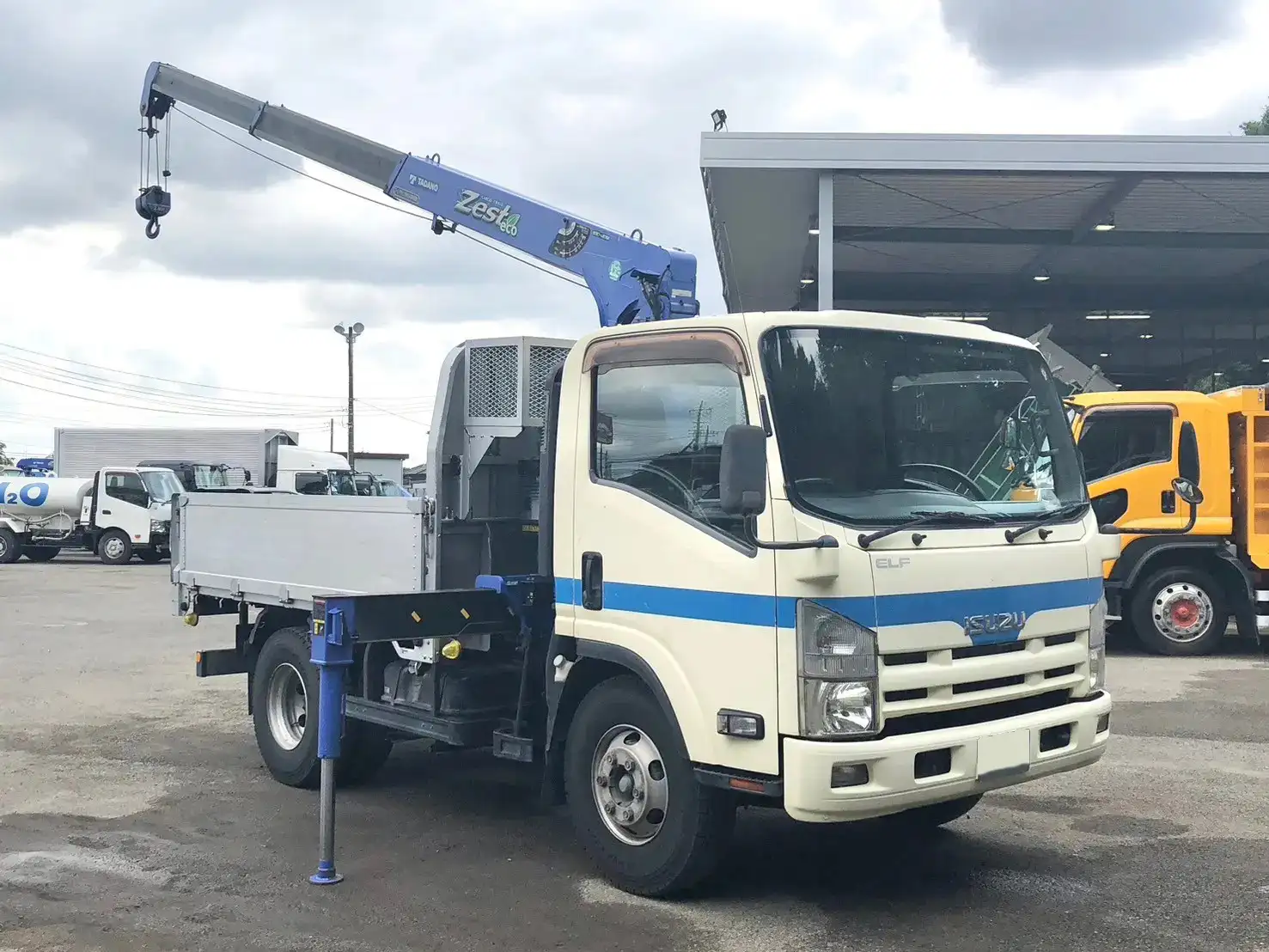 いすゞ エルフ 小型 クレーン付 アルミブロック 3段の中古トラック画像2