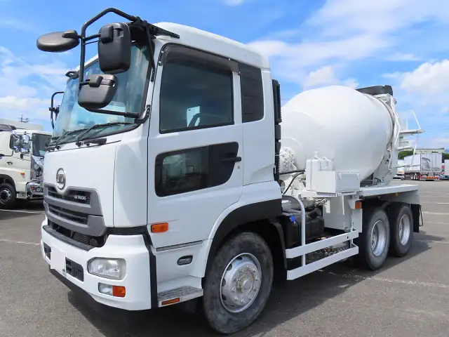 日産UD クオン 大型 ミキサー・ポンプ ベッド QKG-CW5XLの中古トラック画像1
