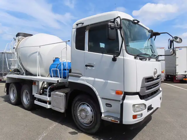 日産UD クオン 大型 ミキサー・ポンプ ベッド QKG-CW5XLの中古トラック画像2