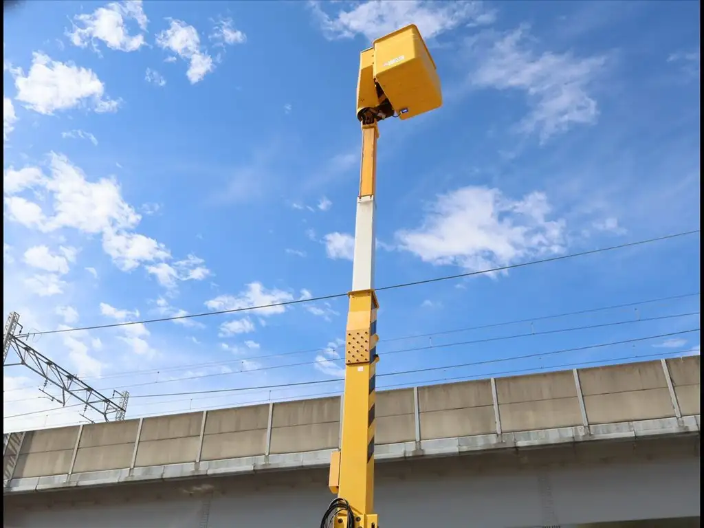 いすゞ エルフ 小型 高所・建柱車 高所作業車 電工仕様の中古トラック画像8