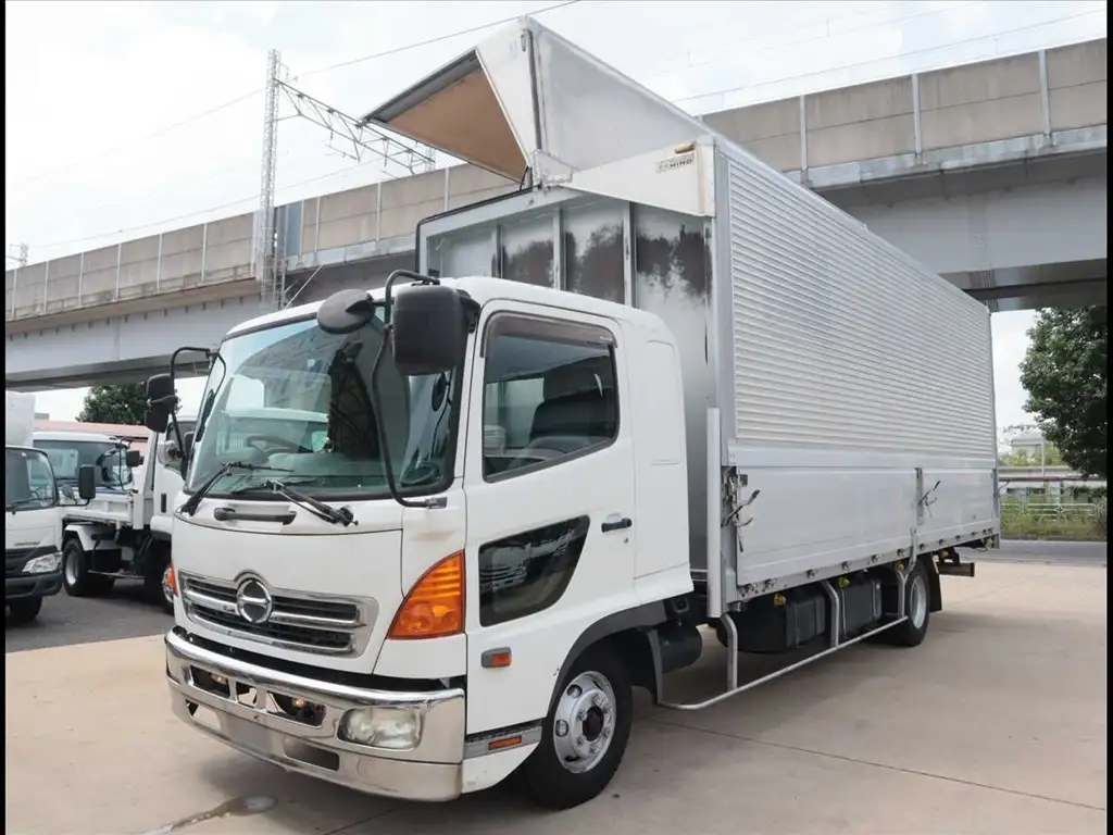 日野 レンジャー 中型/増トン ウイング エアサス ベッドの中古トラック画像1