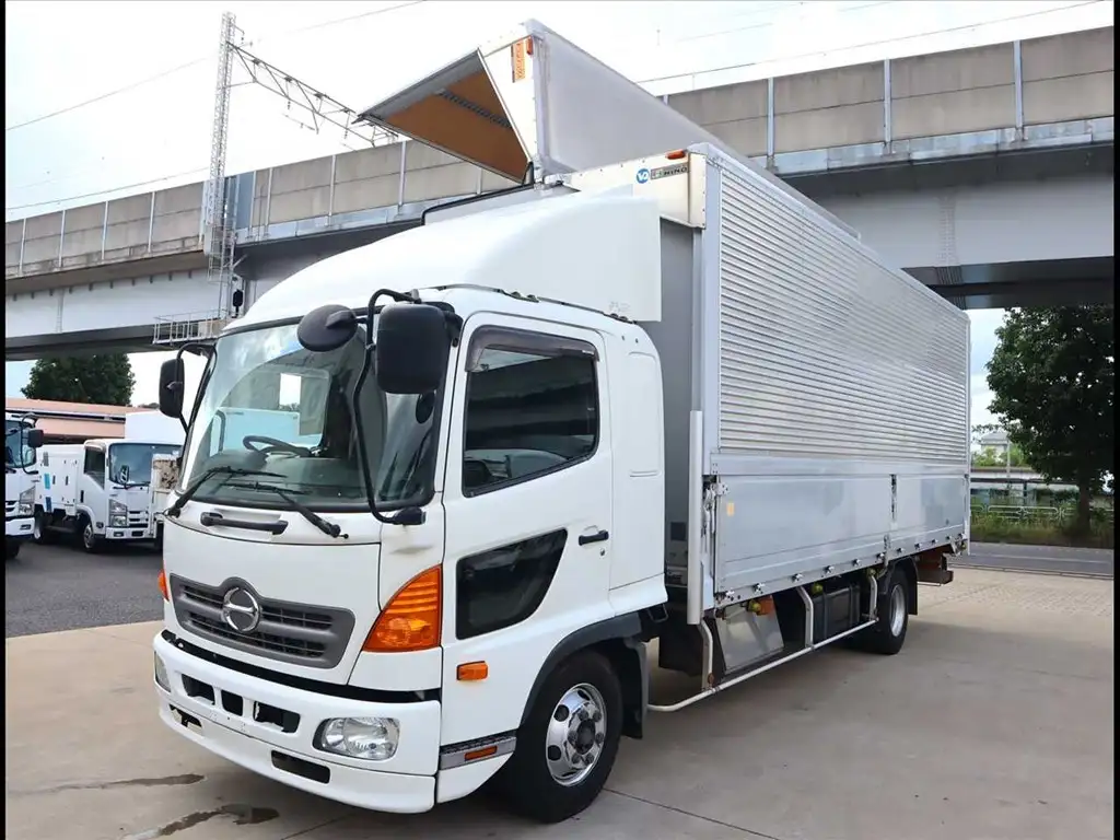 日野 レンジャー 中型/増トン ウイング ベッド TKG-FD9JLAAの中古トラック画像1