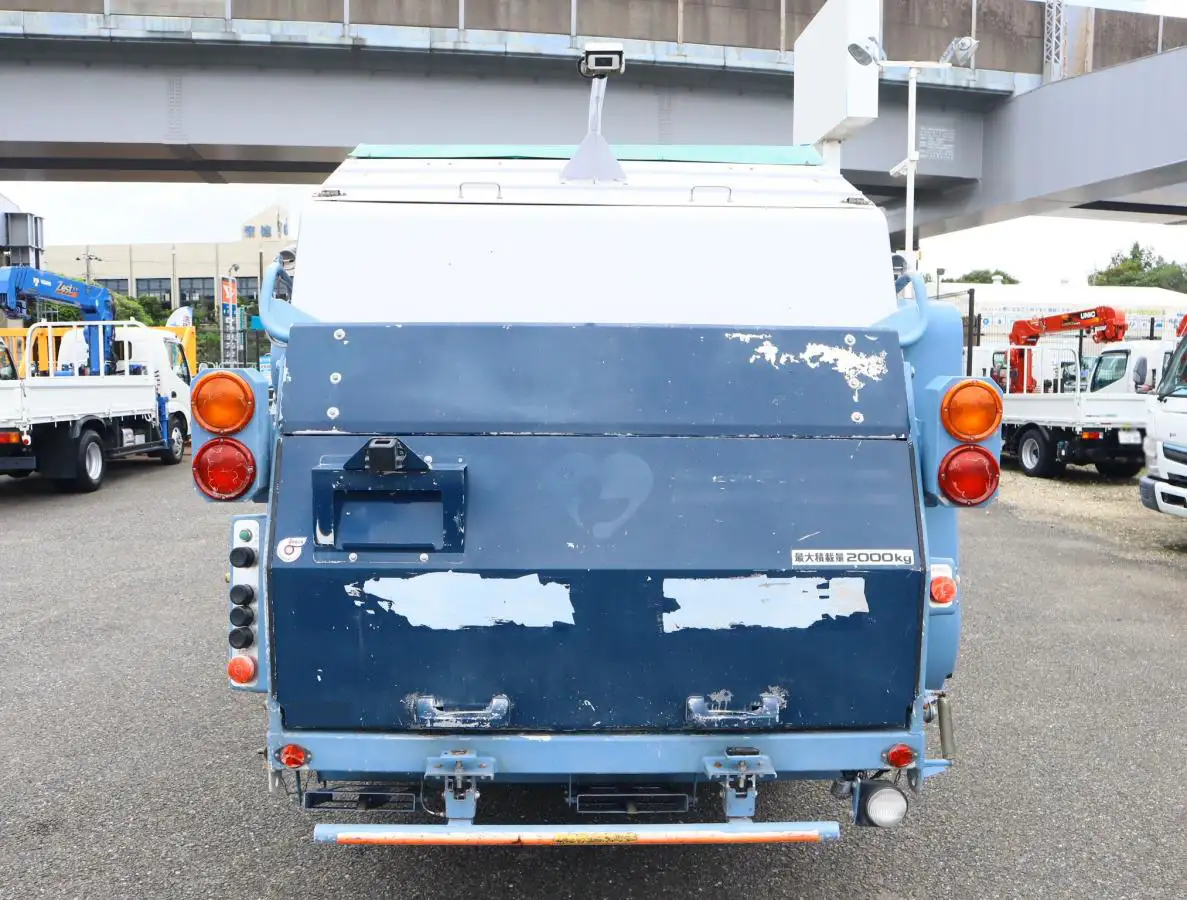 いすゞ エルフ 小型 パッカー車 巻き込み式 回転ダンプ式の中古トラック画像4