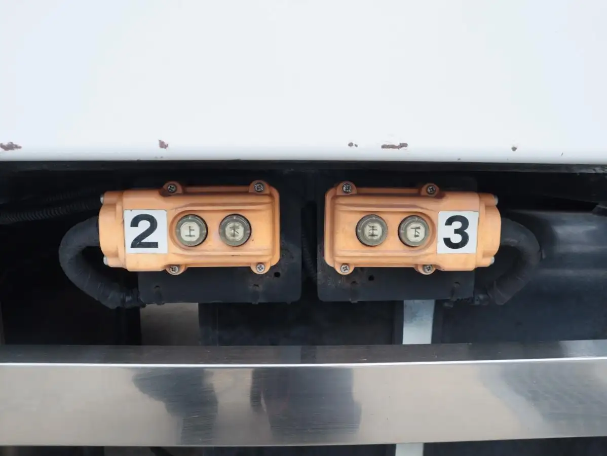 三菱 ファイター 中型/増トン 車両重機運搬 ラジコン ウインチの中古トラック画像12