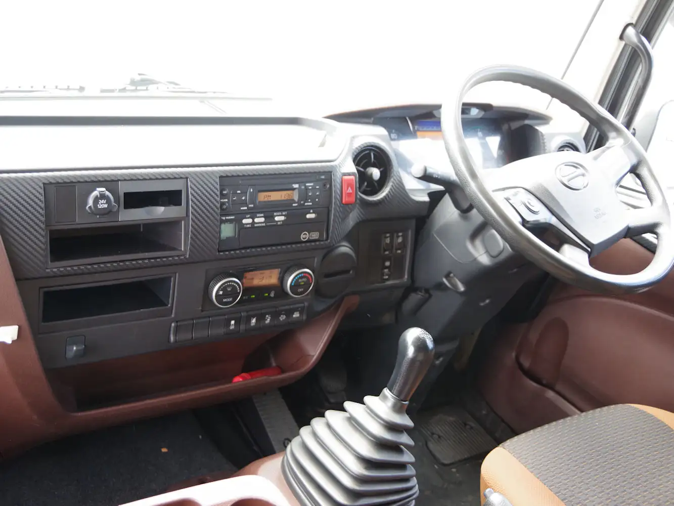 日野 レンジャー 中型/増トン アルミバン ベッド 2KG-FD2ABAの中古トラック画像13