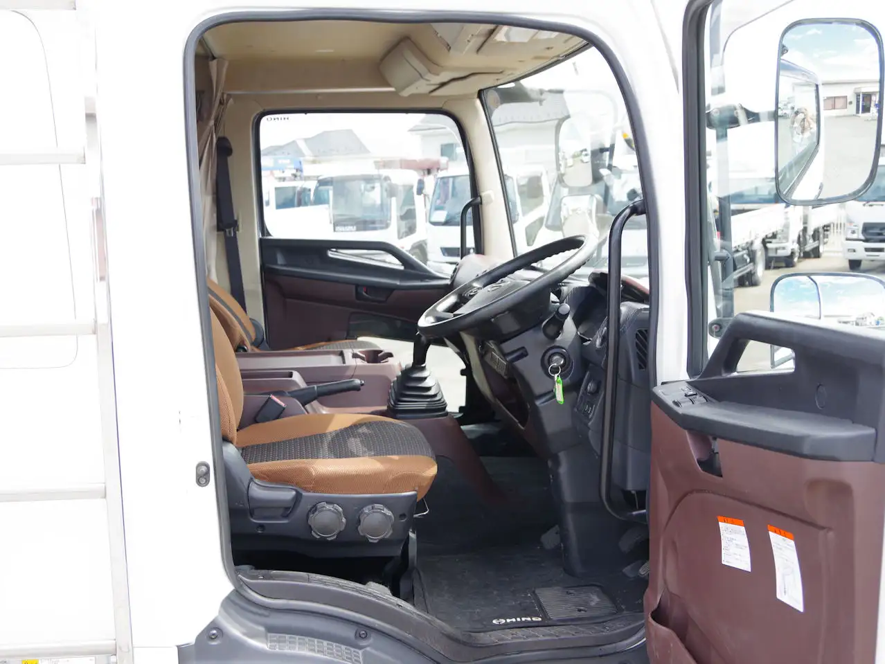 日野 レンジャー 中型/増トン アルミバン ベッド 2KG-FD2ABAの中古トラック画像12