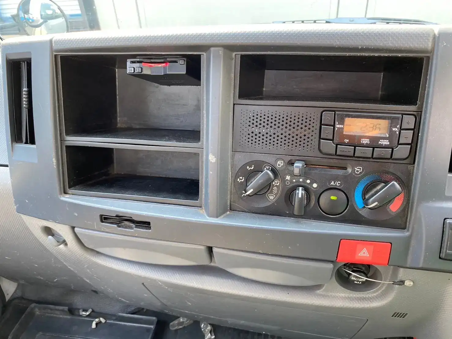 いすゞ エルフ 小型 平ボディ TPG-NKR85A H29の中古トラック画像14