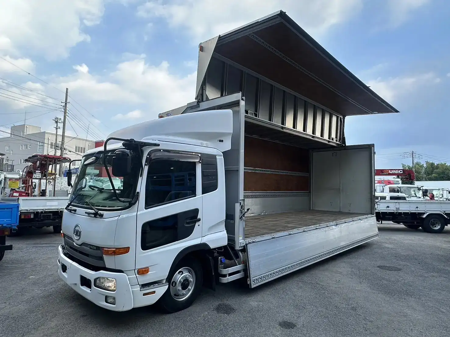 日産UD コンドル 中型/増トン ウイング ベッド TKG-MK38Lの中古トラック画像9