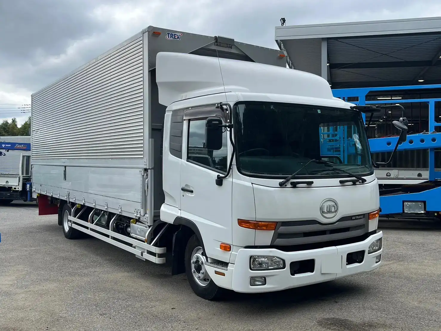 日産UD コンドル 中型/増トン ウイング ベッド TKG-MK38Lの中古トラック画像2