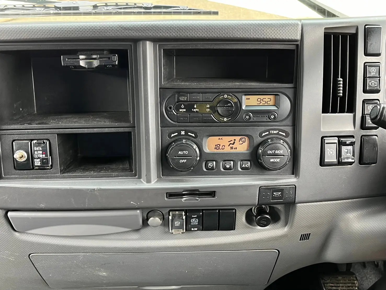 専用いすゞ フォワード 新車取り外しオーディオ （いすゞ