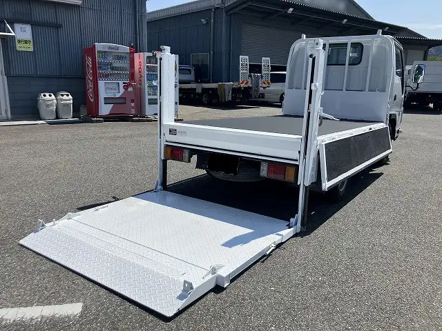いすゞ エルフ 小型 平ボディ パワーゲート 床鉄板の中古トラック画像4