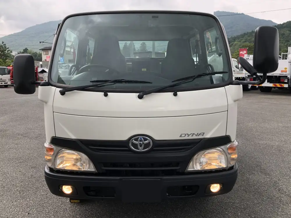 トヨタ ダイナ 小型 平ボディ Wキャブ(ダブルキャブ) TKG-XZU605の中古トラック画像2