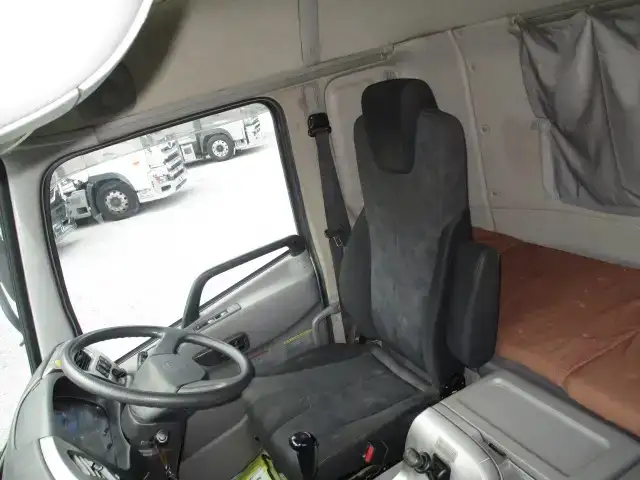 日産UD クオン 大型 クレーン付 アルミブロック 4段の中古トラック画像9