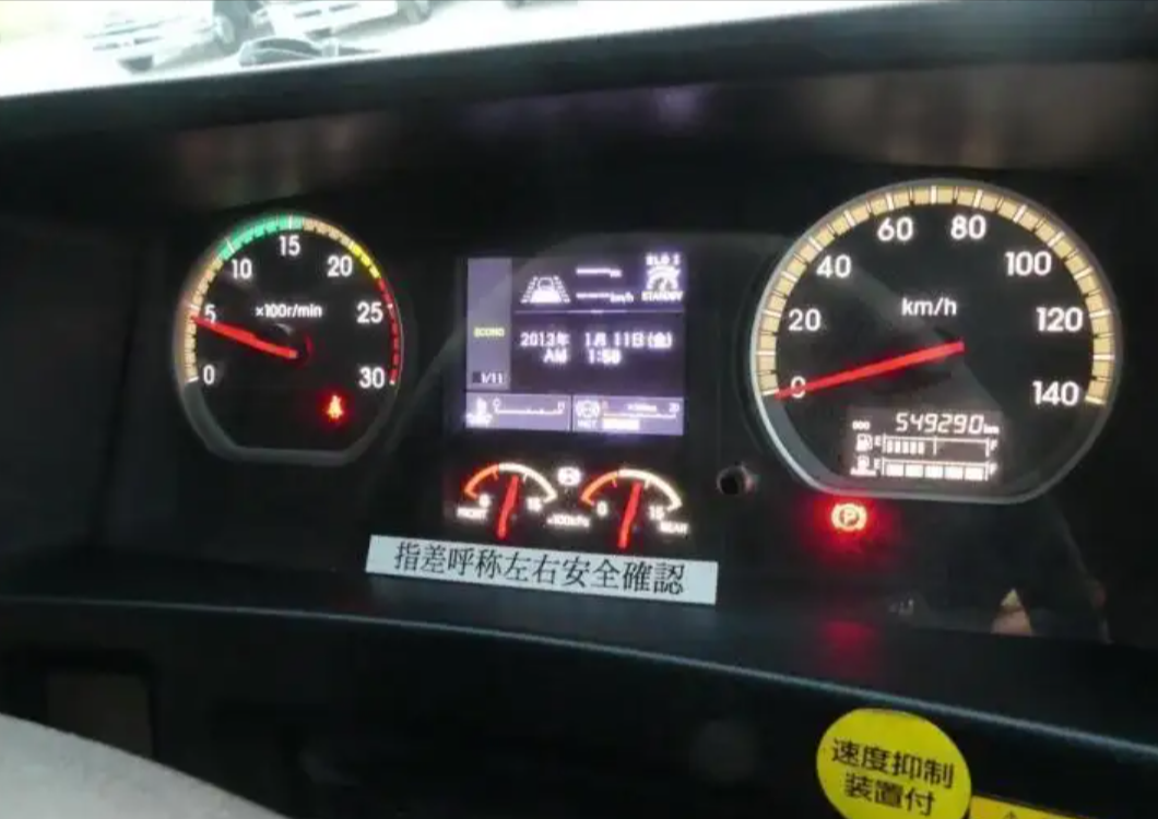 いすゞ ギガ 大型 ウイング エアサス ベッドの中古トラック画像8