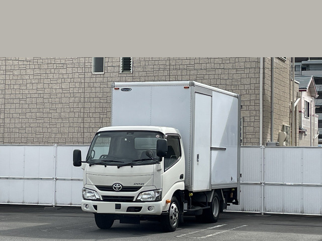 トヨタ ダイナ 小型 アルミバン 10尺 TPG-XZU605