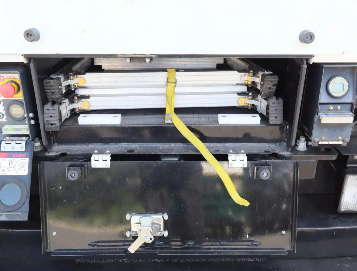 いすゞ エルフ 小型 高所・建柱車 高所作業車 電工仕様の中古トラック画像7