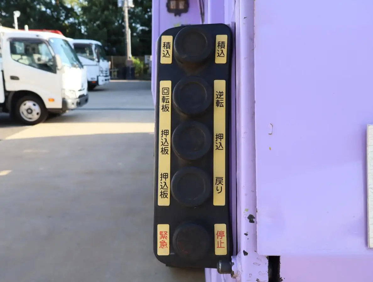 いすゞ フォワード 中型/増トン パッカー車 巻き込み式 回転ダンプ式の中古トラック画像4