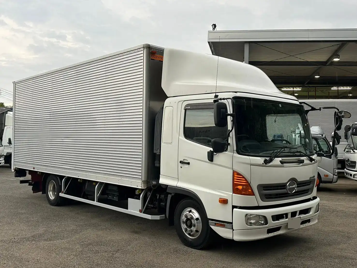 日野 レンジャー 中型/増トン アルミバン パワーゲート エアサスの中古トラック画像2