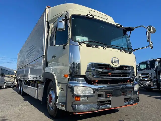 日産UD クオン 大型 ウイング エアサス ベッドの中古トラック画像2