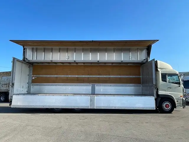 日産UD クオン 大型 ウイング エアサス ベッドの中古トラック画像6