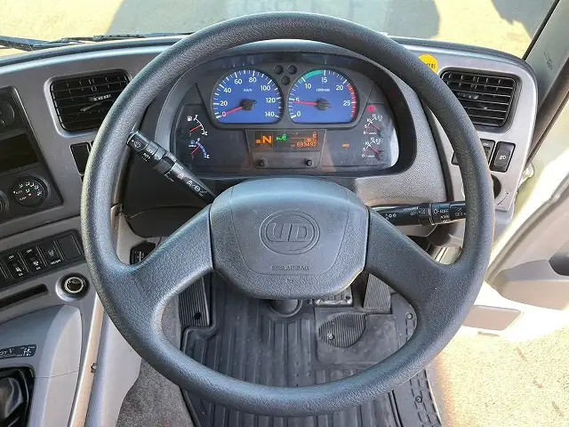 日産UD クオン 大型 ウイング エアサス ベッドの中古トラック画像13