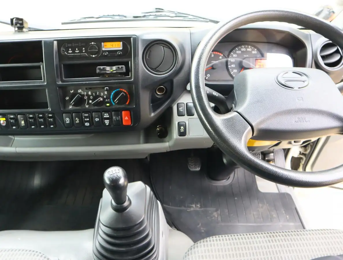 日野 デュトロ 小型 ウイング 幌ウイング TKG-XZU710Mの中古トラック画像14