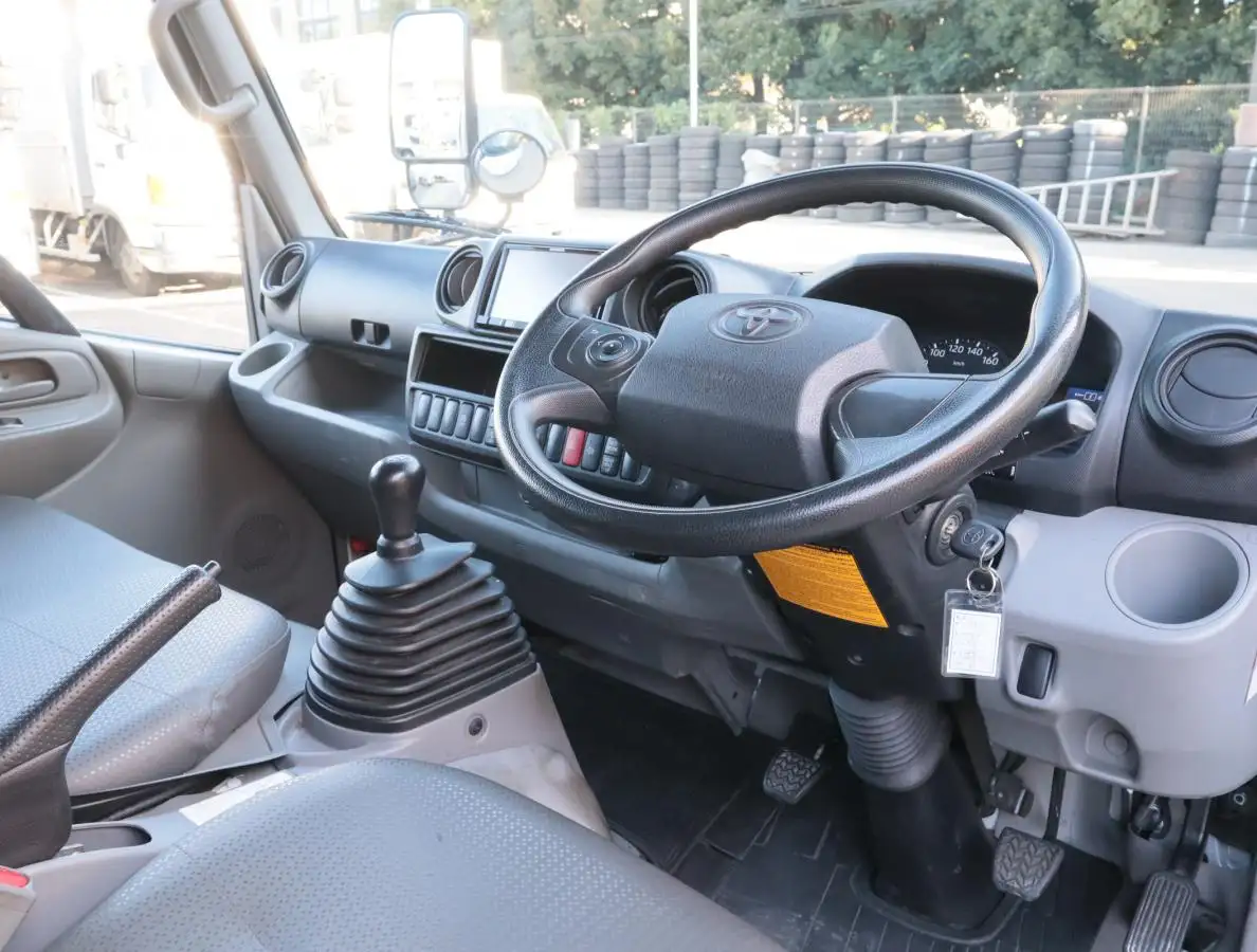 トヨタ ダイナ 小型 平ボディ Wキャブ 2RG-XZU605の中古トラック画像11