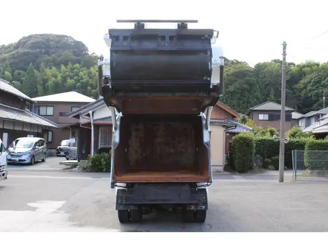 いすゞ エルフ 小型 パッカー車 巻き込み式 回転ダンプ式の中古トラック画像4