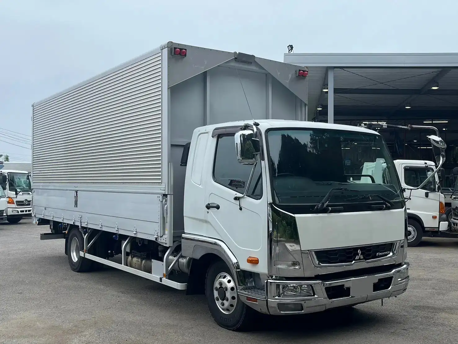 三菱 ファイター 中型/増トン ウイング エアサス ベッドの中古トラック画像2