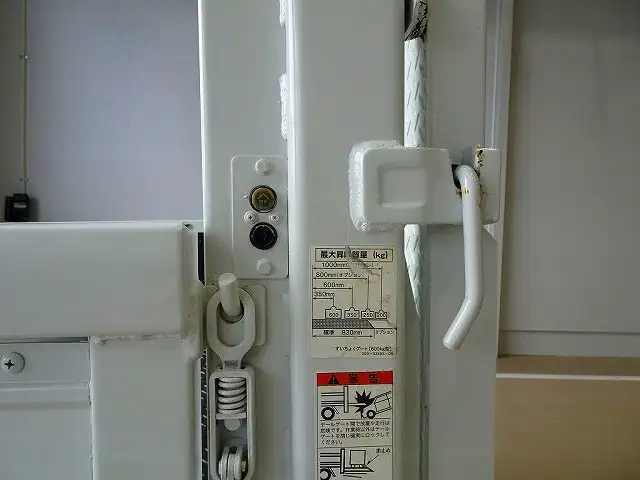 いすゞ エルフ 小型 平ボディ パワーゲート 床鉄板の中古トラック画像7