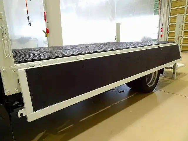 いすゞ エルフ 小型 平ボディ パワーゲート 床鉄板の中古トラック画像6