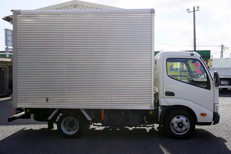 トヨタ トヨエース 小型 アルミバン TPG-XZU605 H29の中古トラック画像2
