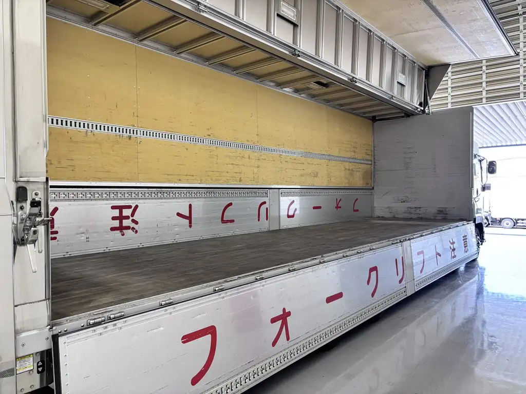 いすゞ ギガ 大型 ウイング ハイルーフ エアサスの中古トラック画像9