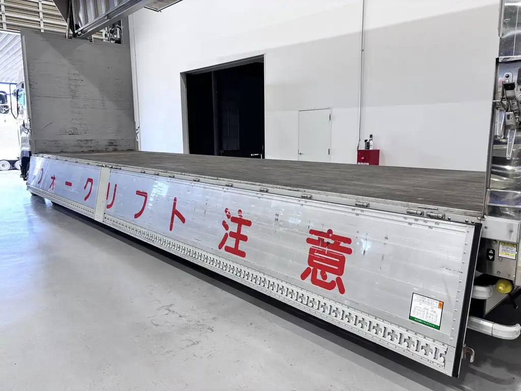 いすゞ ギガ 大型 ウイング ハイルーフ エアサスの中古トラック画像10