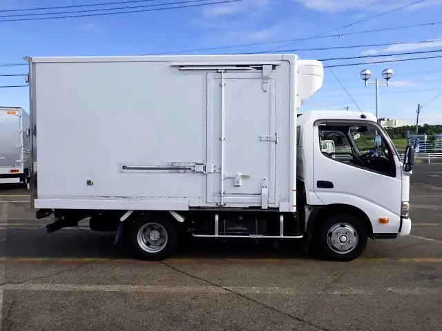日野 デュトロ 小型 冷凍冷蔵 低温 床アルミの中古トラック画像2
