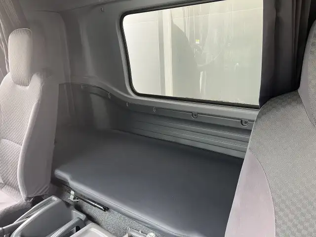 いすゞ フォワード 中型/増トン ウイング ベッド TKG-FRR90S2の中古トラック画像11